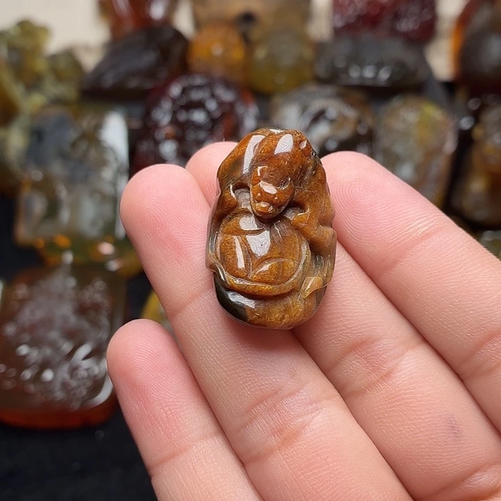 琥珀未镶嵌颈饰192