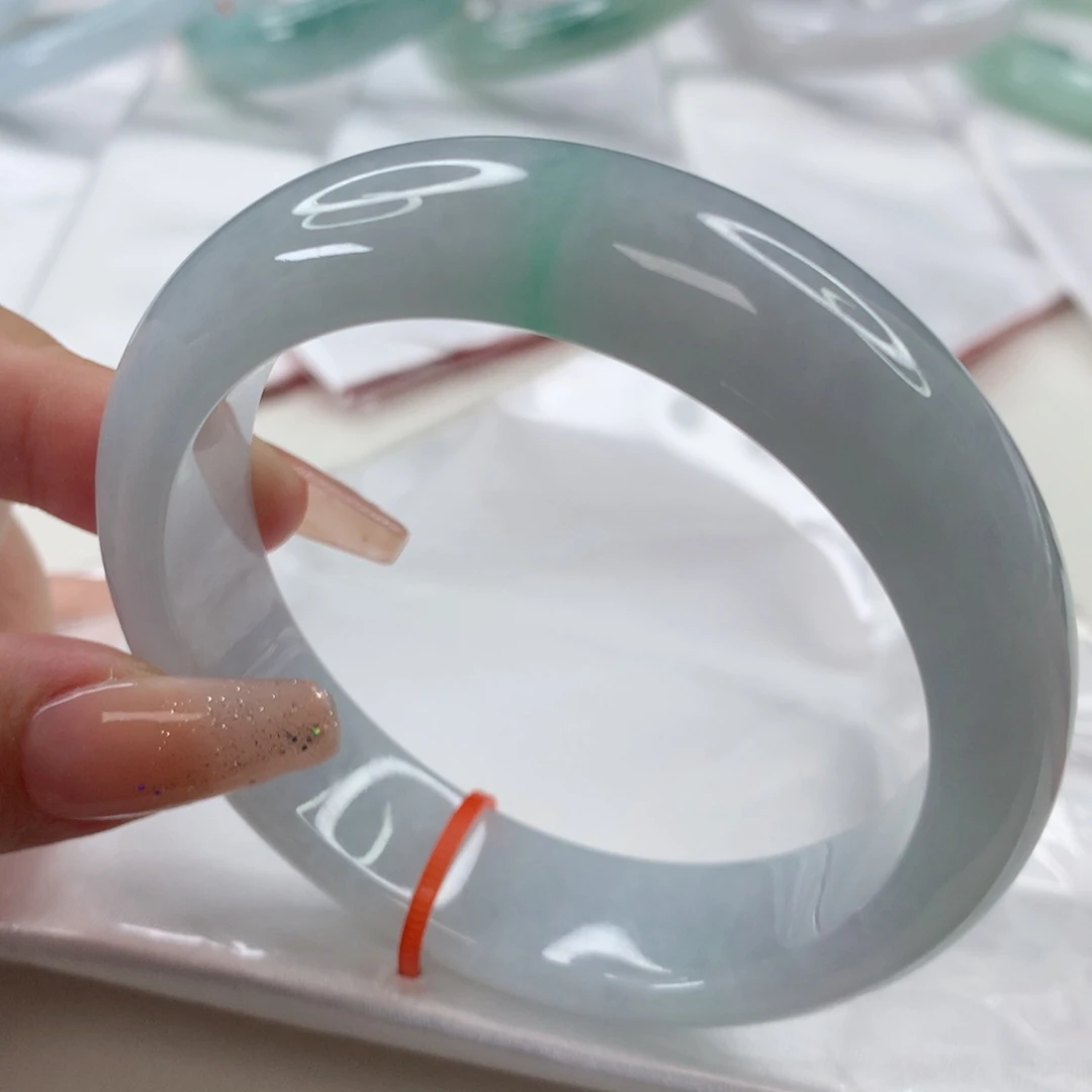 翡翠手镯未镶嵌58圈口轮胎