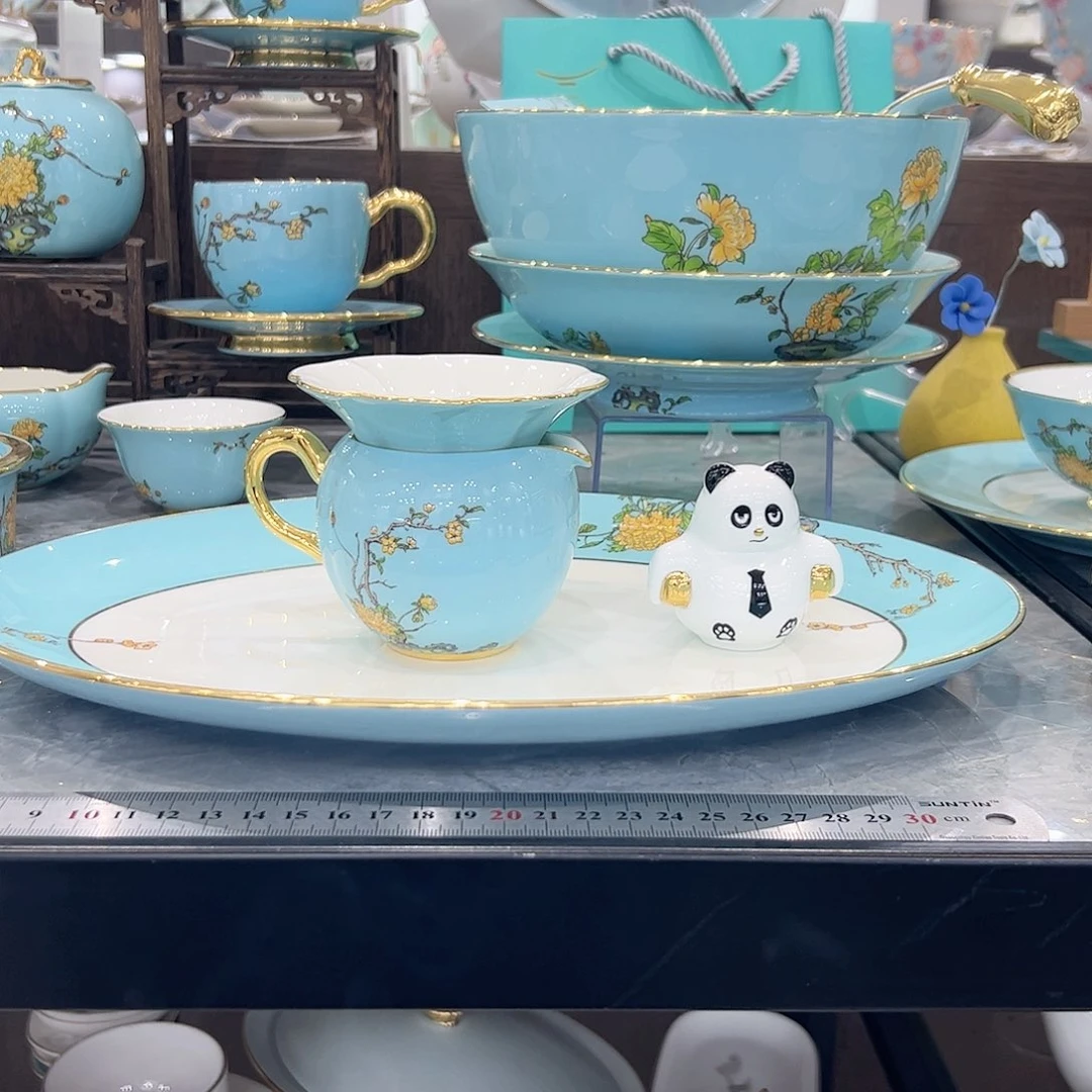 瓷一**好西湖蓝鱼盘一个，手绘蓝公道杯开心一个