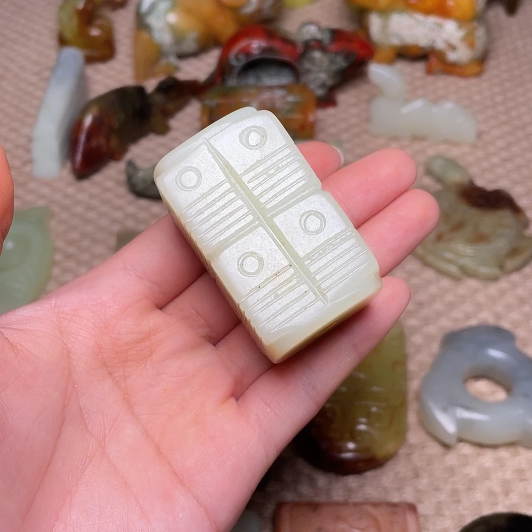 蛇纹石玉未镶嵌如图