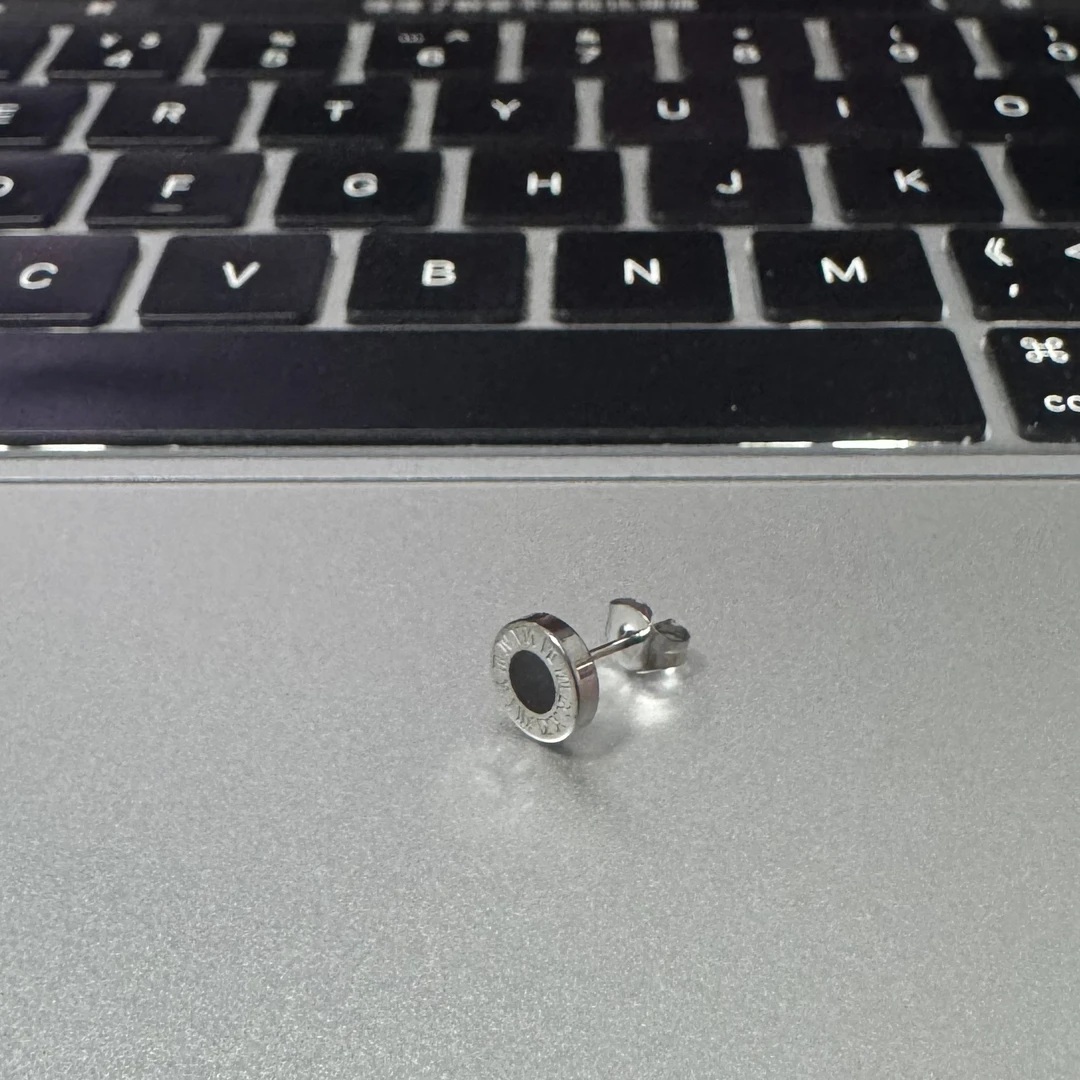 钛钢耳饰 银色罗马圆盘耳钉（单只装