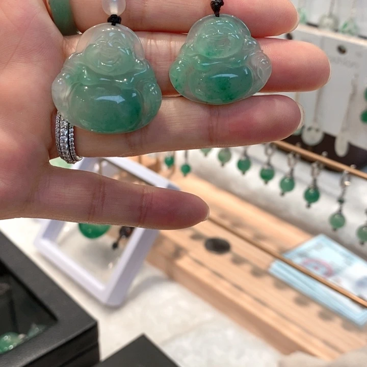 石英质玉未镶嵌颈饰