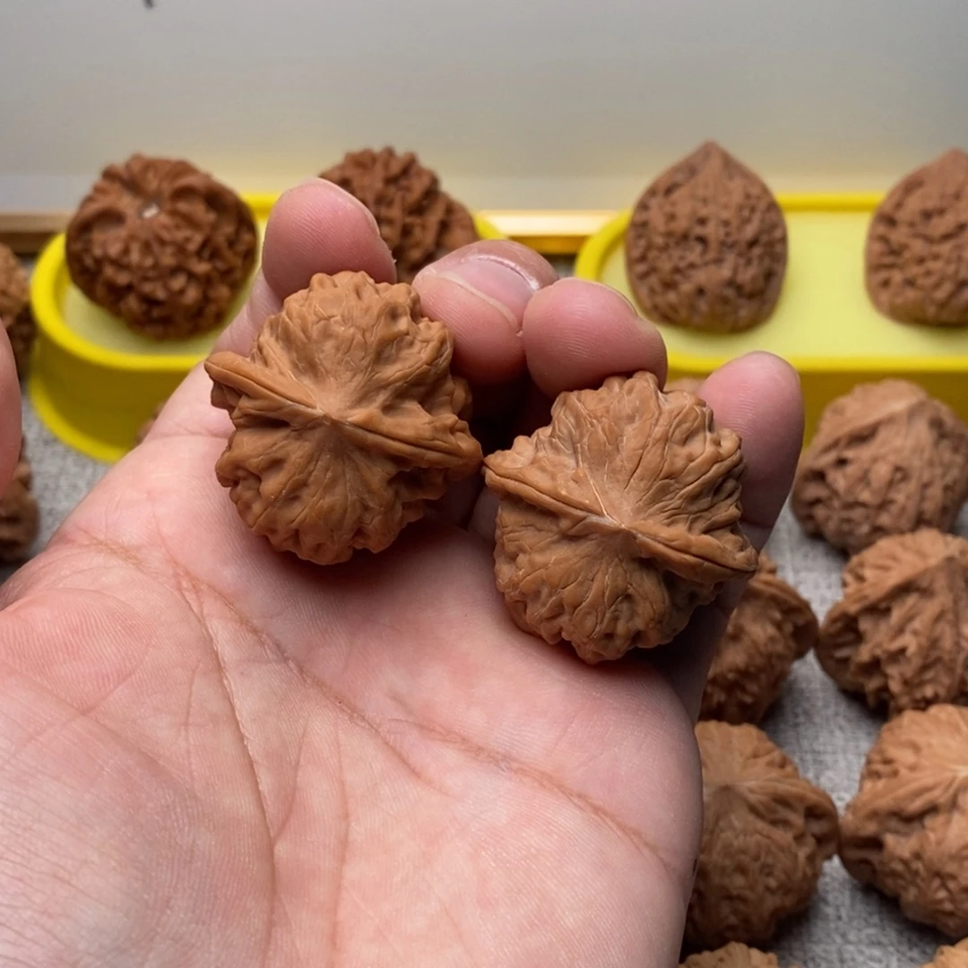 文玩核桃吊坠沉水狮子头36