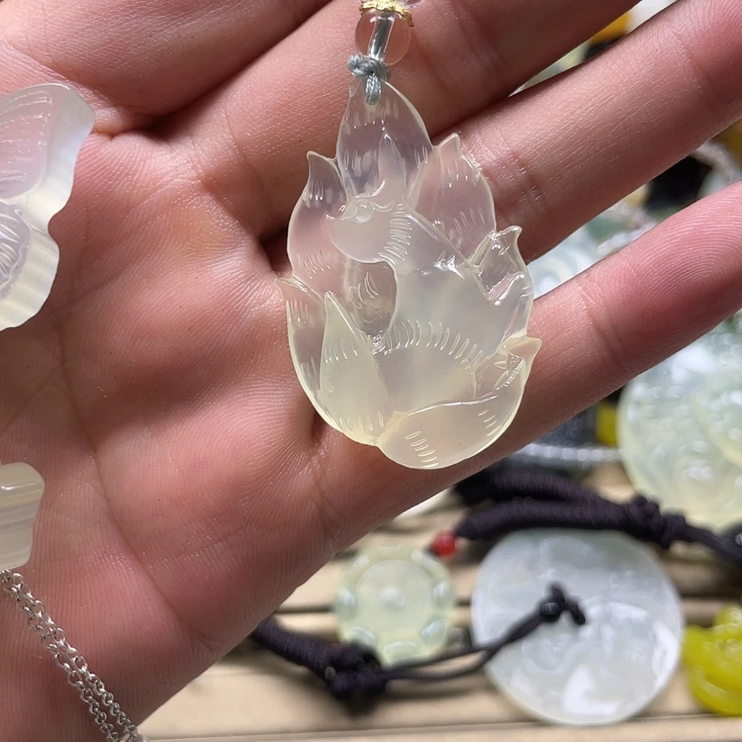 遇***屿蛇纹石玉未镶嵌颈饰