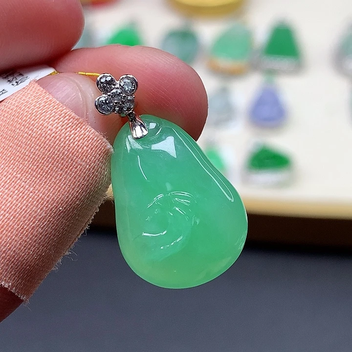 翡翠18K金镶嵌颈饰