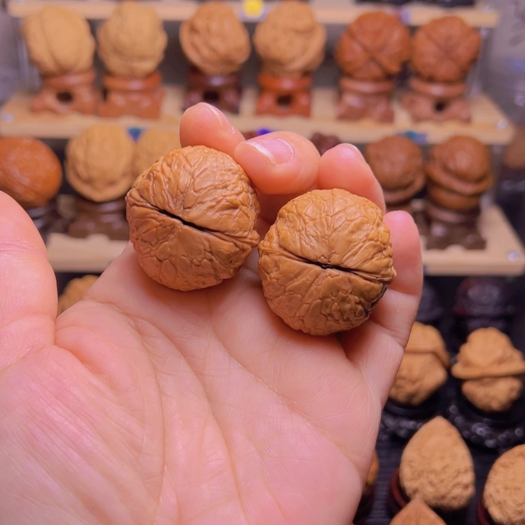 文玩核桃把件12w大龙珠36尺