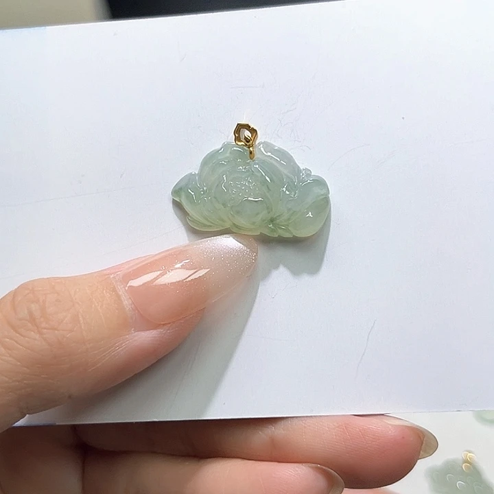 颈饰18K金镶嵌翡翠