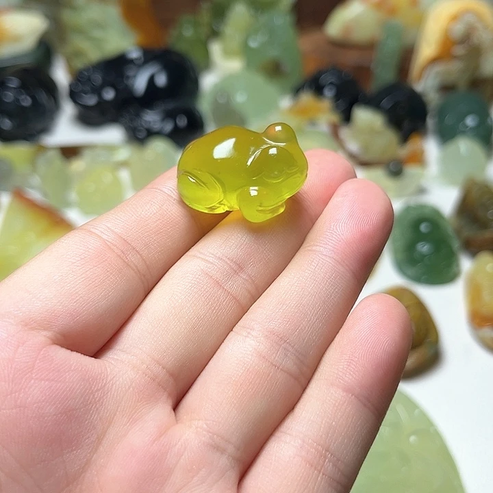 未镶嵌蛇纹石玉颈饰