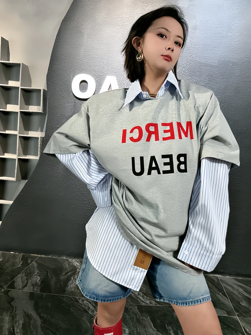 【新春上新】春季时尚百搭宽松休闲竖条纹衬衫+圆领短袖字母T恤