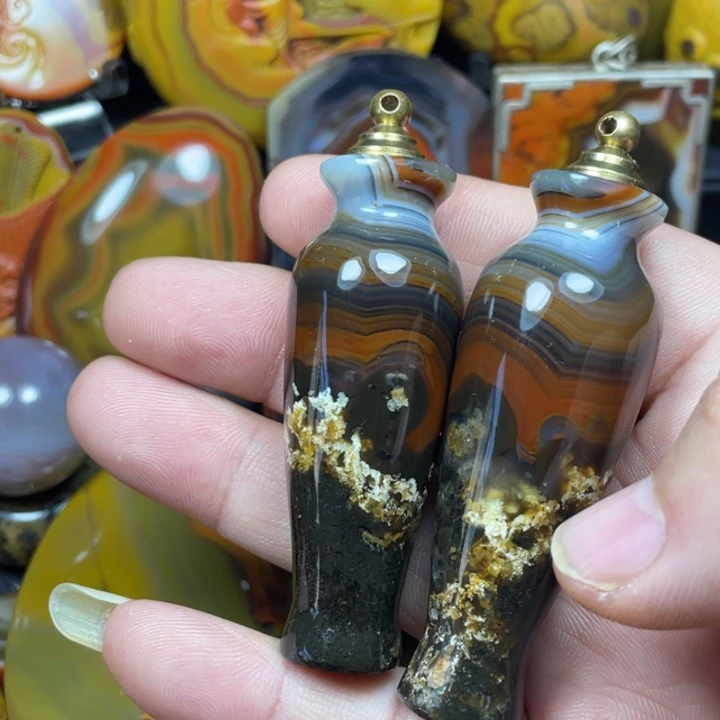 亿***成玛瑙/玉髓未镶嵌颈饰