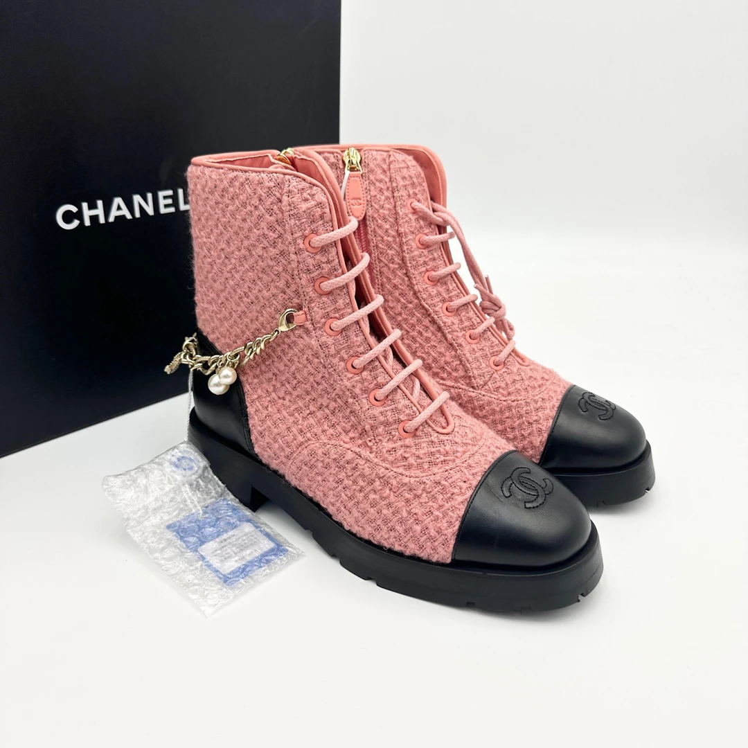 未使用 Chanel/香奈儿 38.5码/新款粉色链条双c马丁靴/pp0545