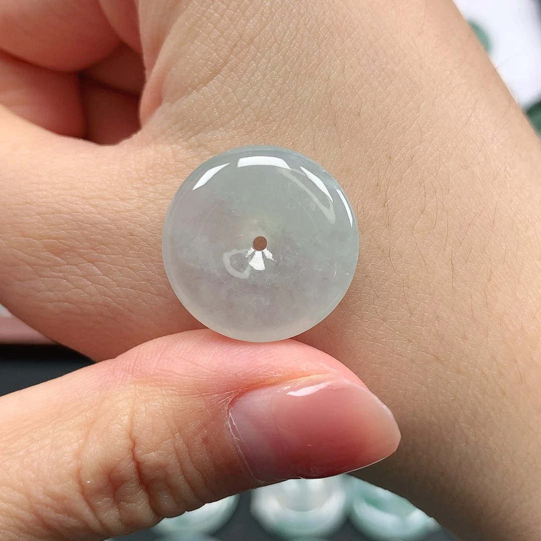 翡翠颈饰未镶嵌平安