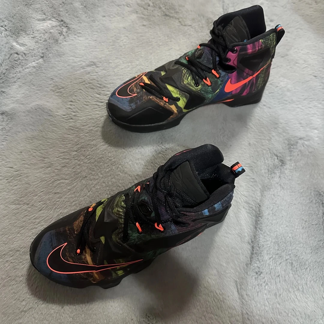 42码 Nike lbj13黑彩虹 99新 鞋底磨损小 鞋面新 气垫 中古篮球鞋