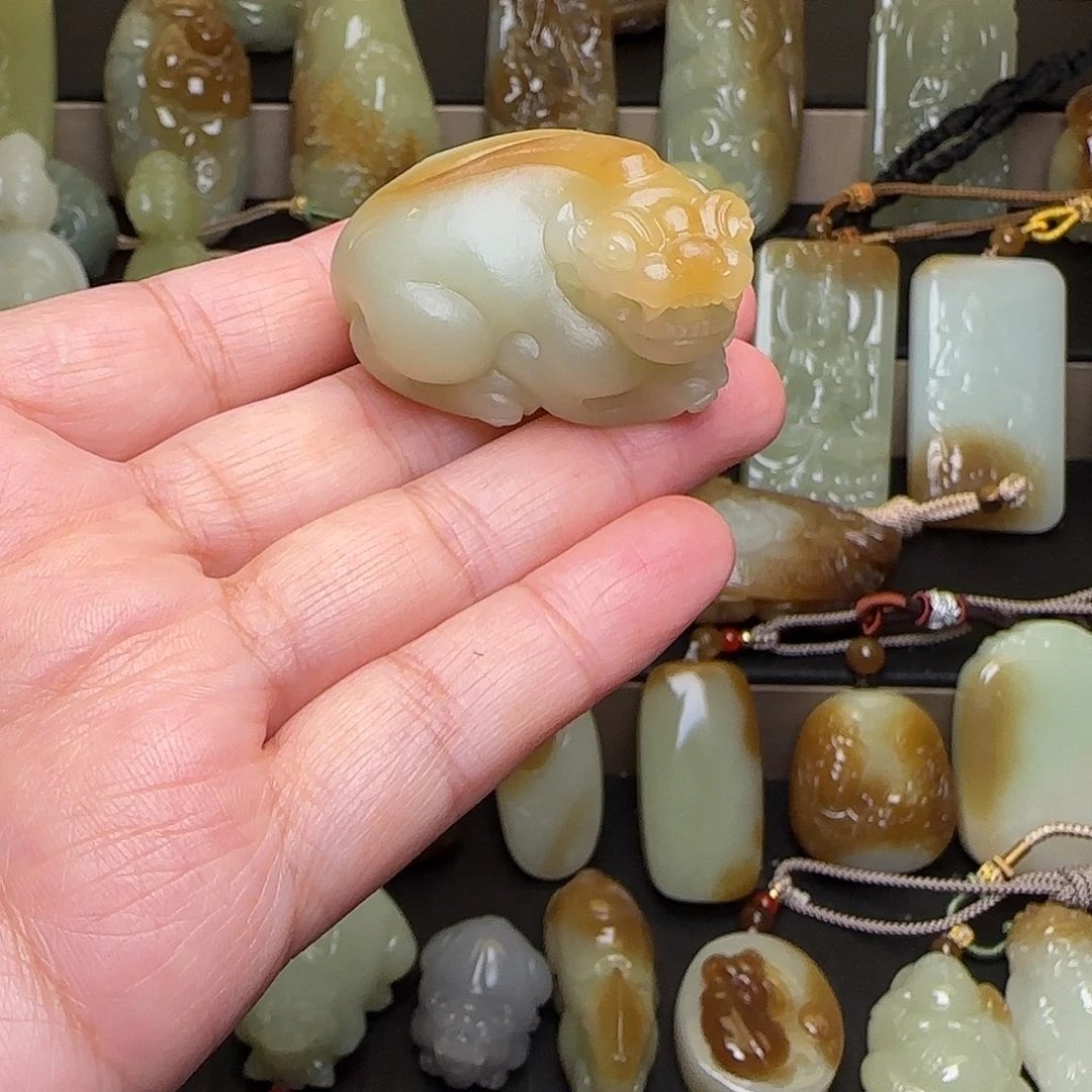 我***鸟和田玉未镶嵌颈饰