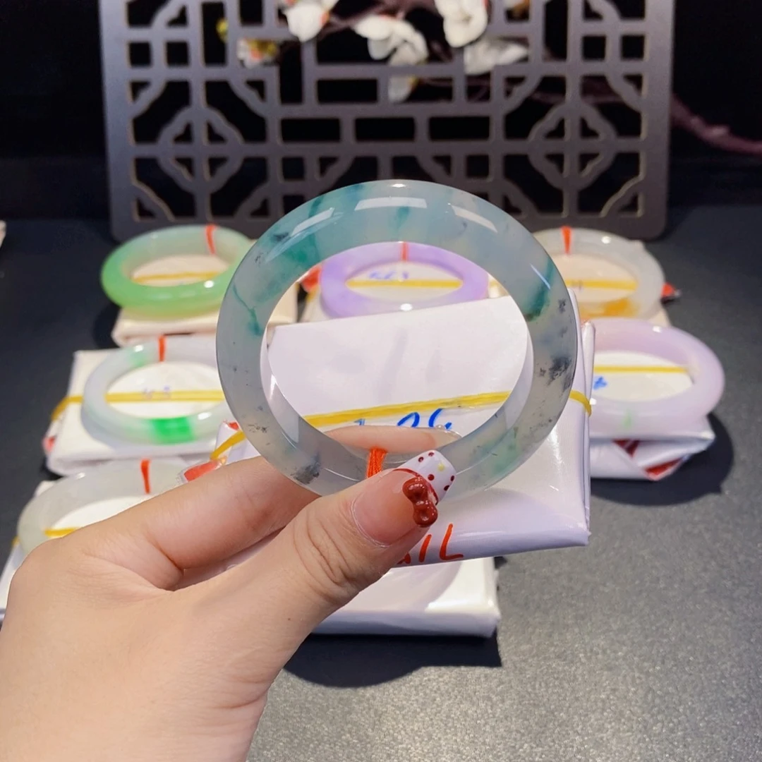 翡翠手镯未镶嵌飘花1号