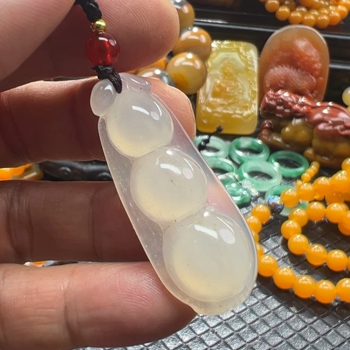 石英质玉未镶嵌颈饰