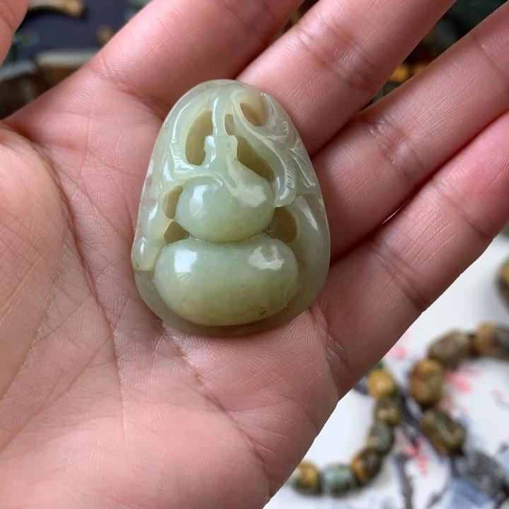透闪石质玉未镶嵌挂件
