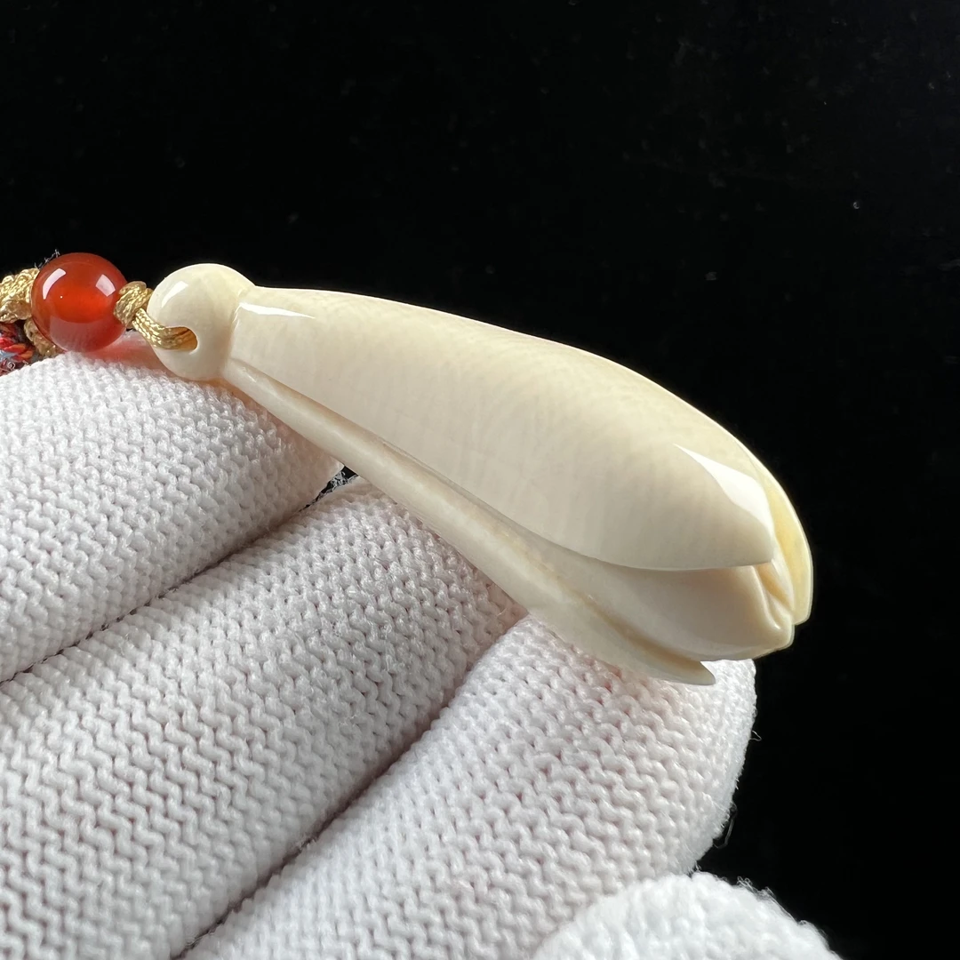 X7357天然猛犸牙玉兰花40x13mm支持鉴定假一赔四
