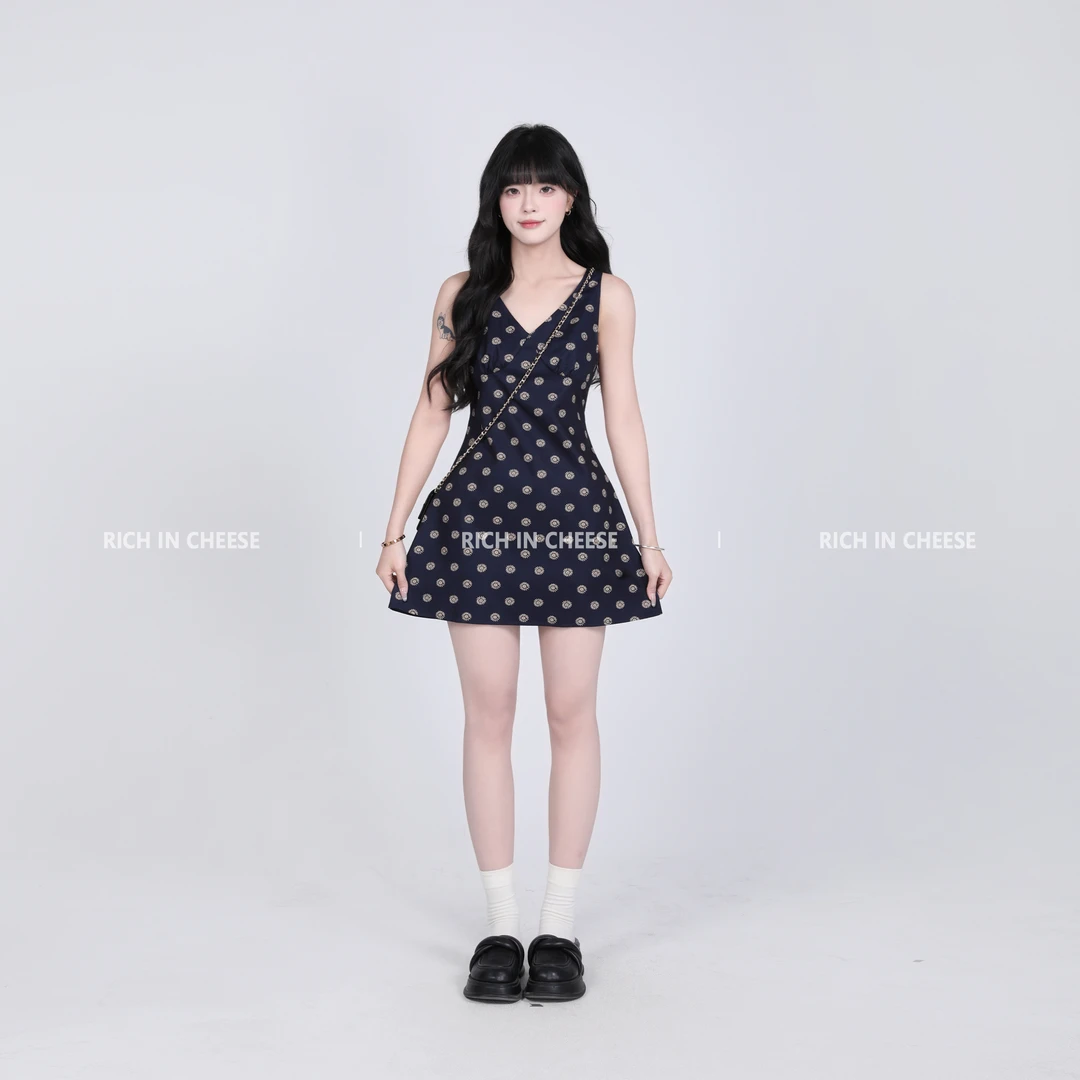 RICHINCHEESE 海岛小调 法式V领设计感a字收腰气质显瘦吊带连衣裙