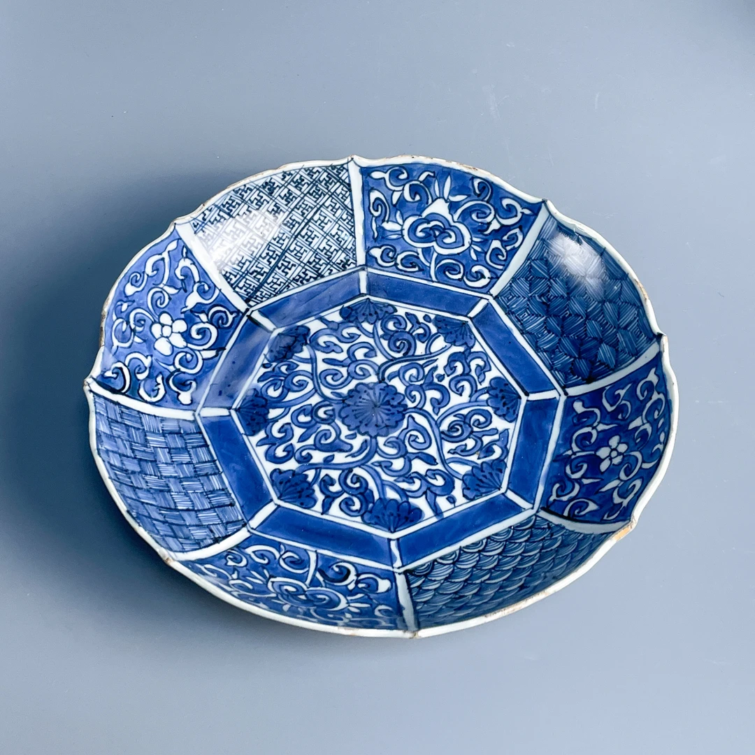 M25LQ000F59 - 晚明青花花卉纹花口盘1/文物收藏/古董瓷器/绣花张