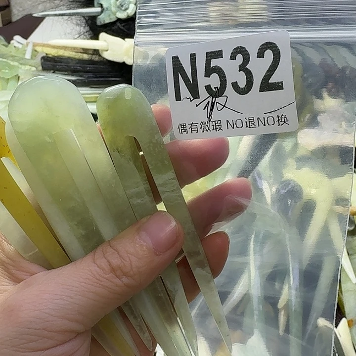 浅***然蛇纹石玉合金发饰