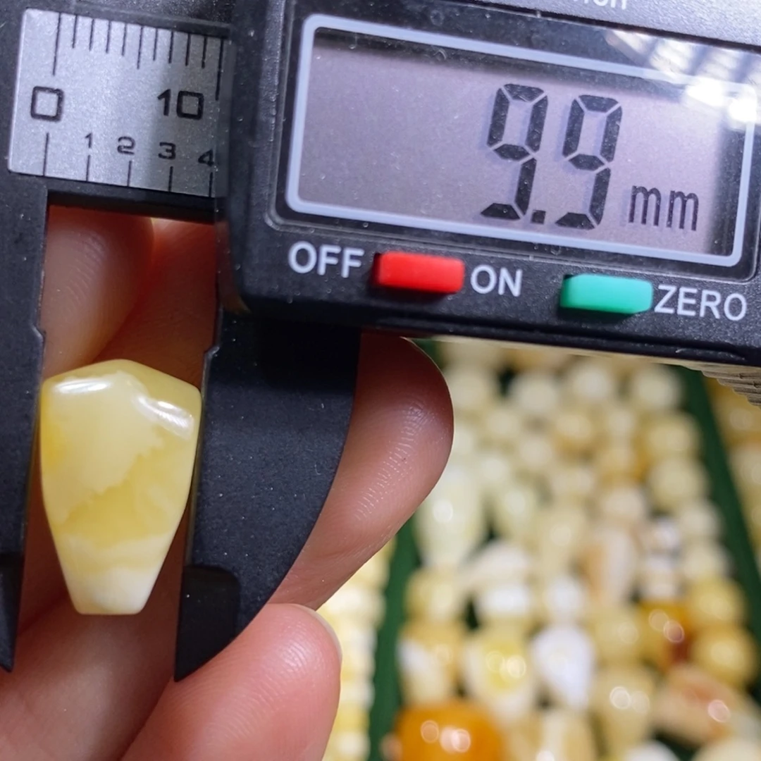 蜜蜡未镶嵌裸石配饰