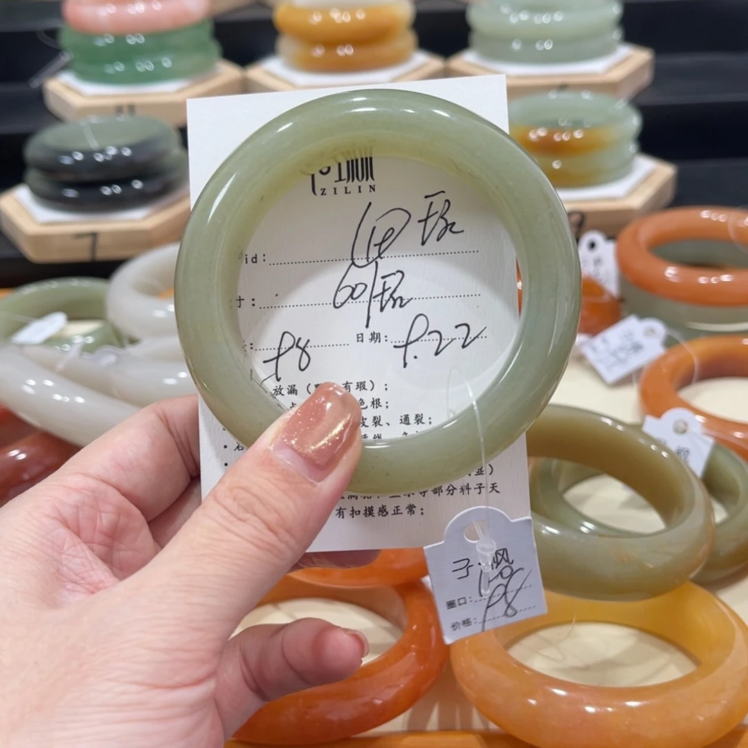未镶嵌手镯石英质玉