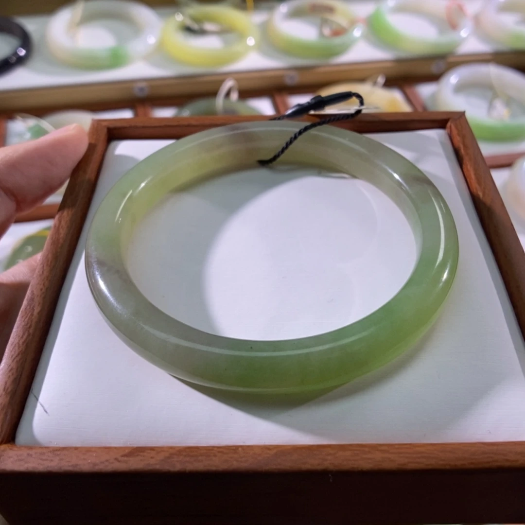 【闪购商品】未镶嵌手镯和田玉（翠青玉）
