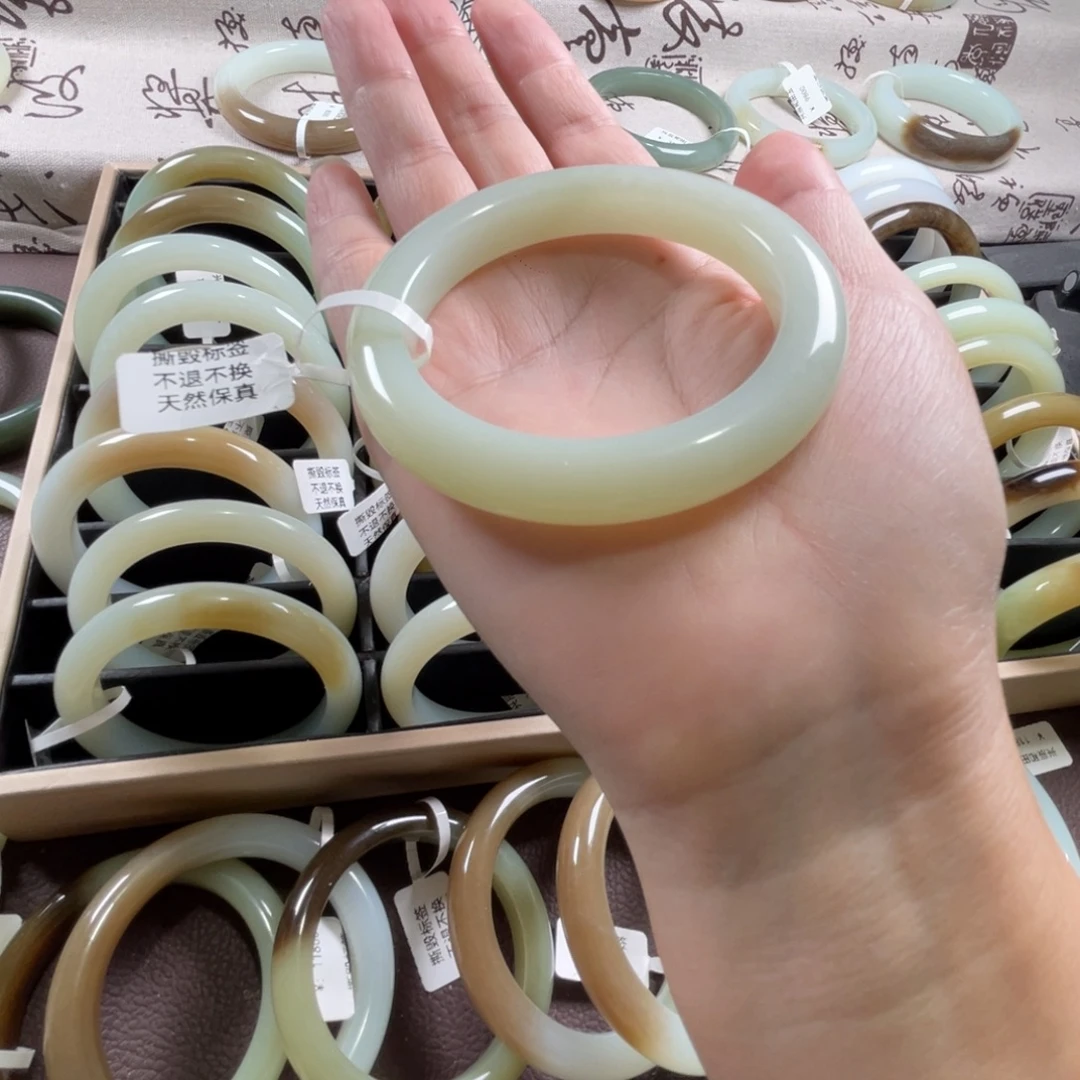 和田玉未镶嵌手镯