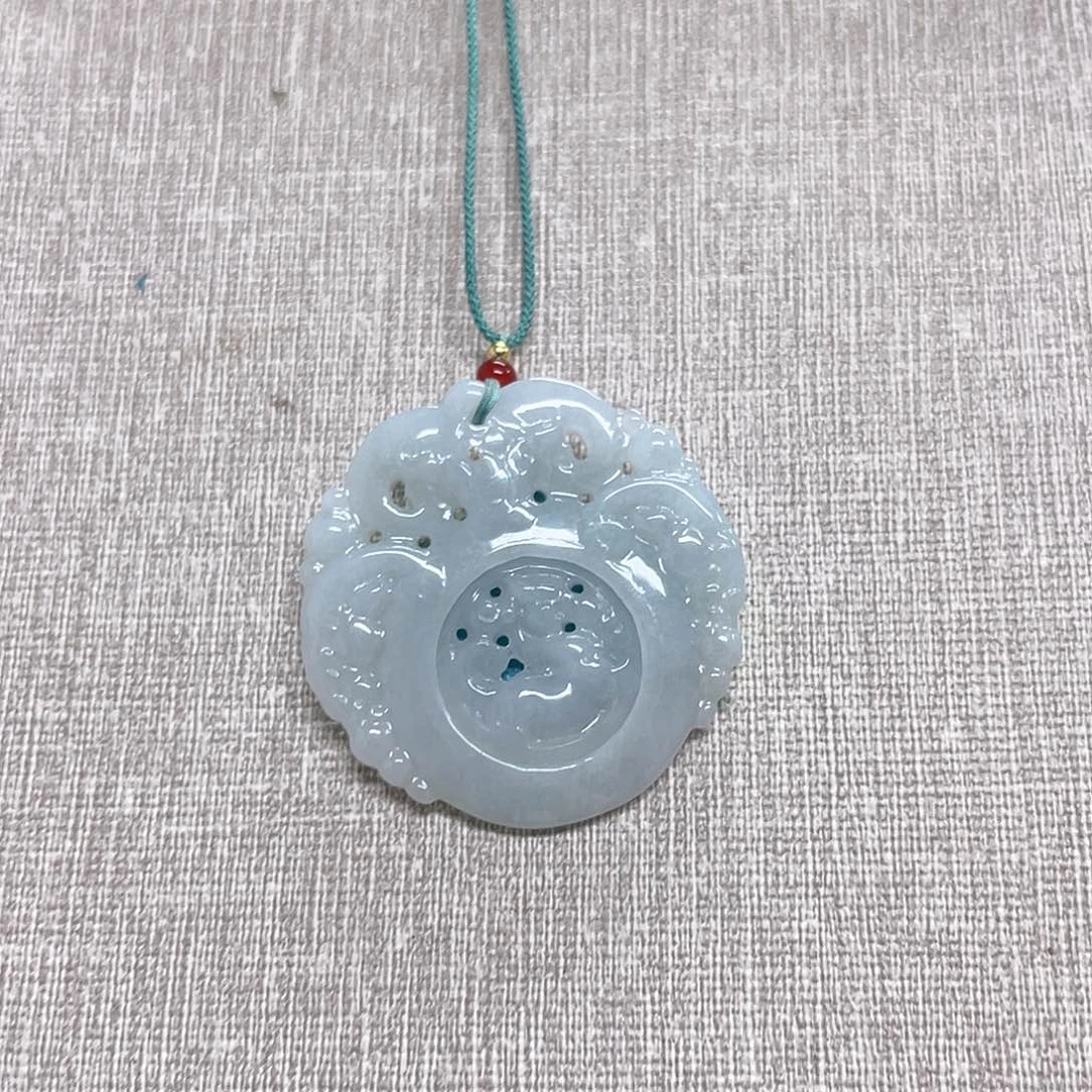 翡翠未镶嵌颈饰幸运牌