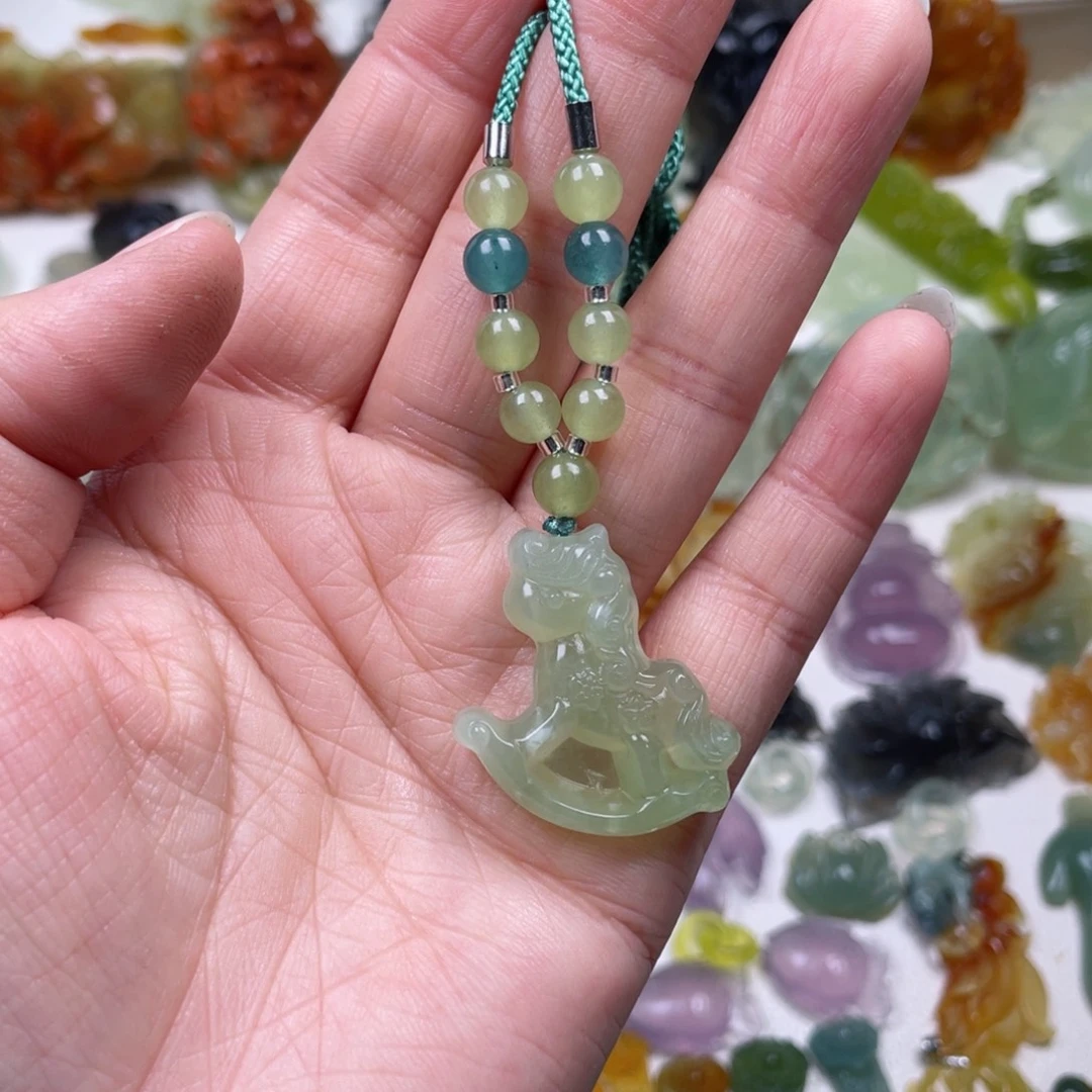 蛇纹石玉未镶嵌颈饰