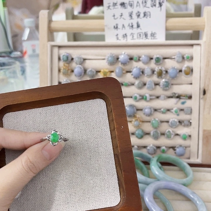 翡翠未镶嵌颈饰天然翡翠A货