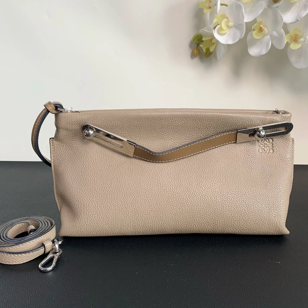 95新 LOEWE/罗意威 【98新】loewe avenue大象灰手袋