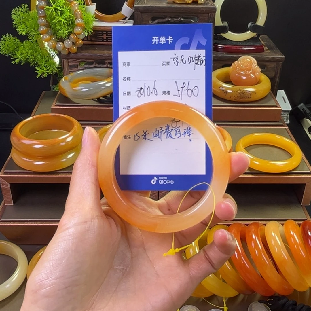 未镶嵌手镯石英质玉就****?