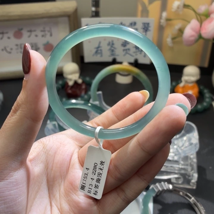 翡翠未镶嵌手镯纯净湖水绿53