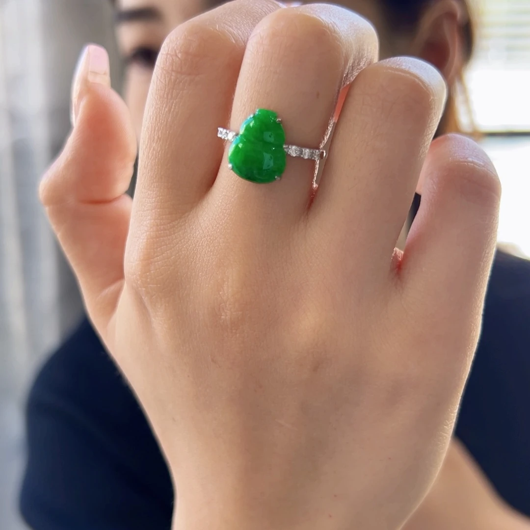翡翠戒指18K金镶嵌葫芦戒指