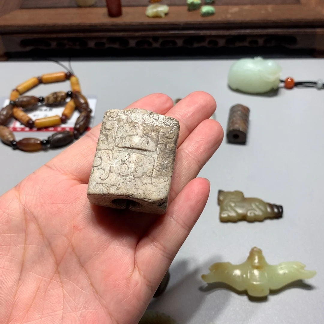 古***人和田玉（糖玉）未镶嵌颈饰
