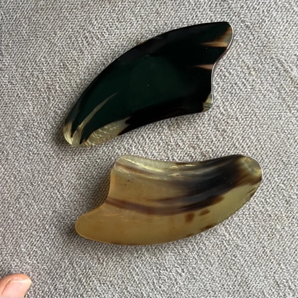 中缅边境德宏牛角刮痧板2个