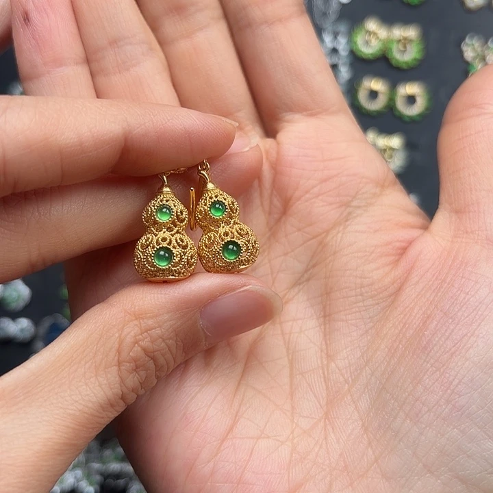 H***e翡翠银S925镶嵌耳饰