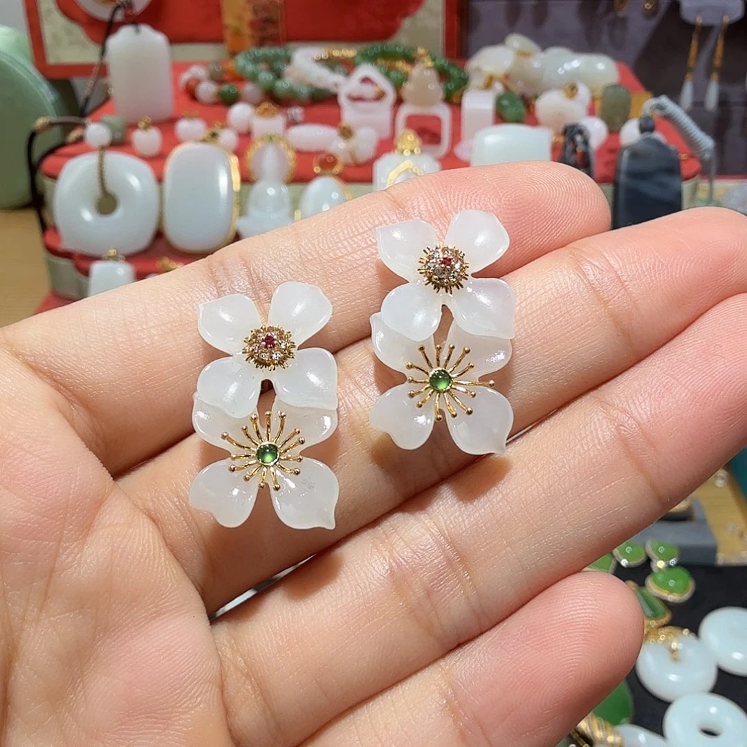 和田玉18K金镶嵌颈饰