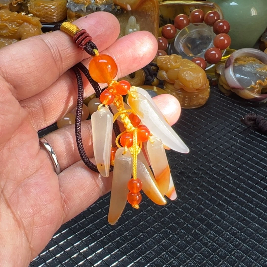 石英质玉未镶嵌颈饰