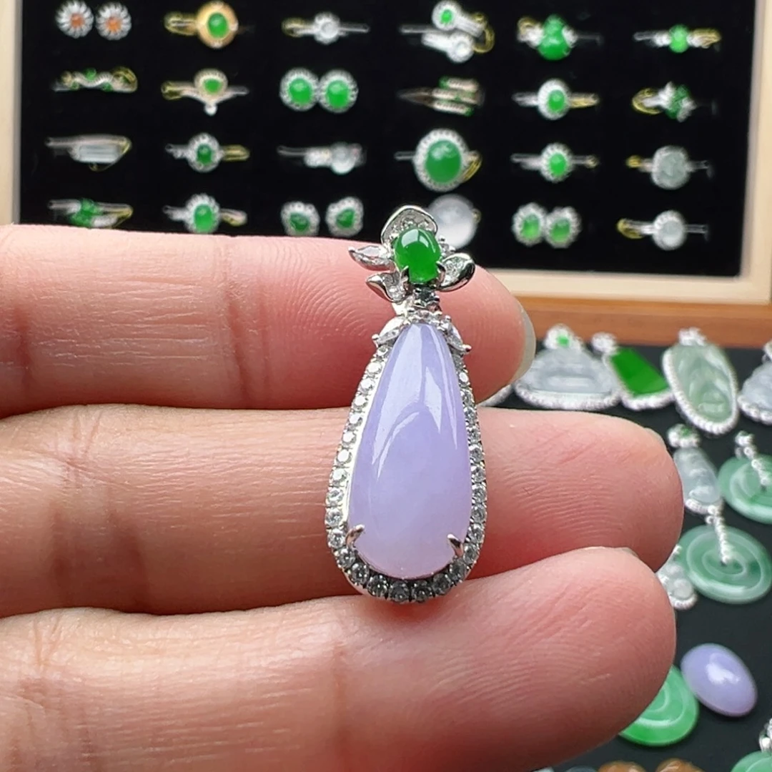 翡翠18K金镶嵌颈饰水滴