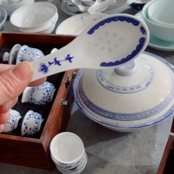 青花玲珑筷子。替代链接一个牡丹花办公杯静**尘