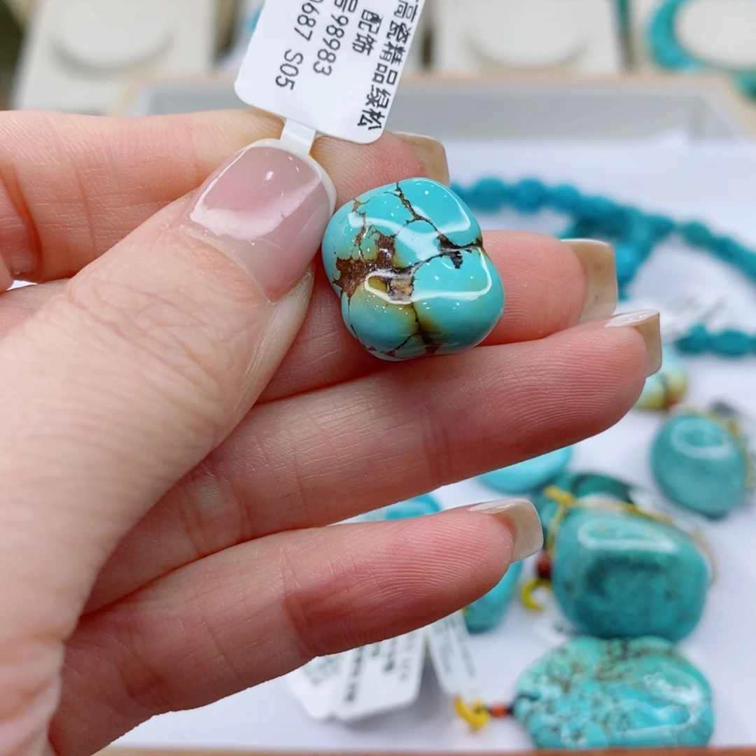 绿松石未镶嵌珠宝奇石