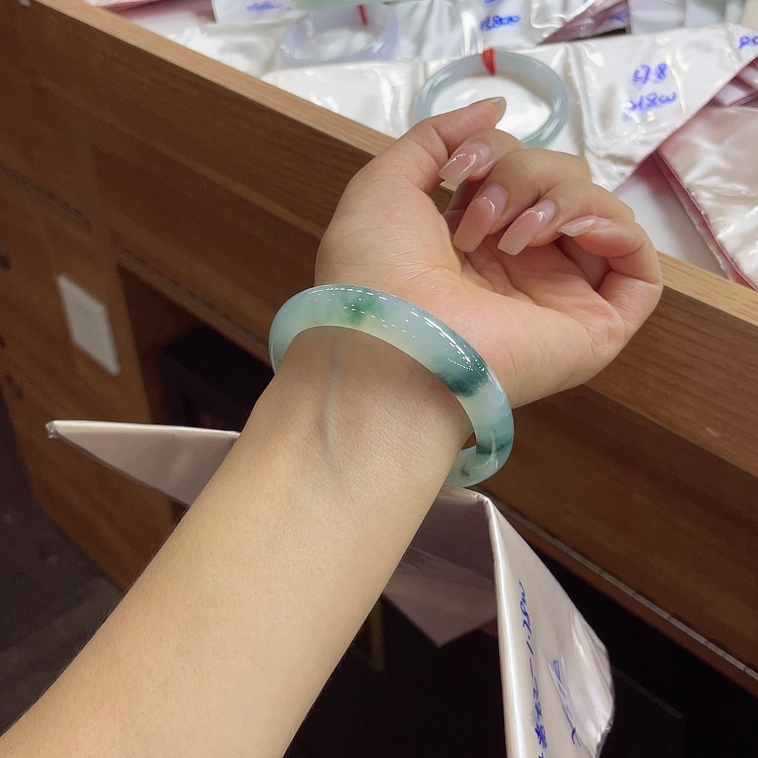 翡翠未镶嵌手镯12 号链接