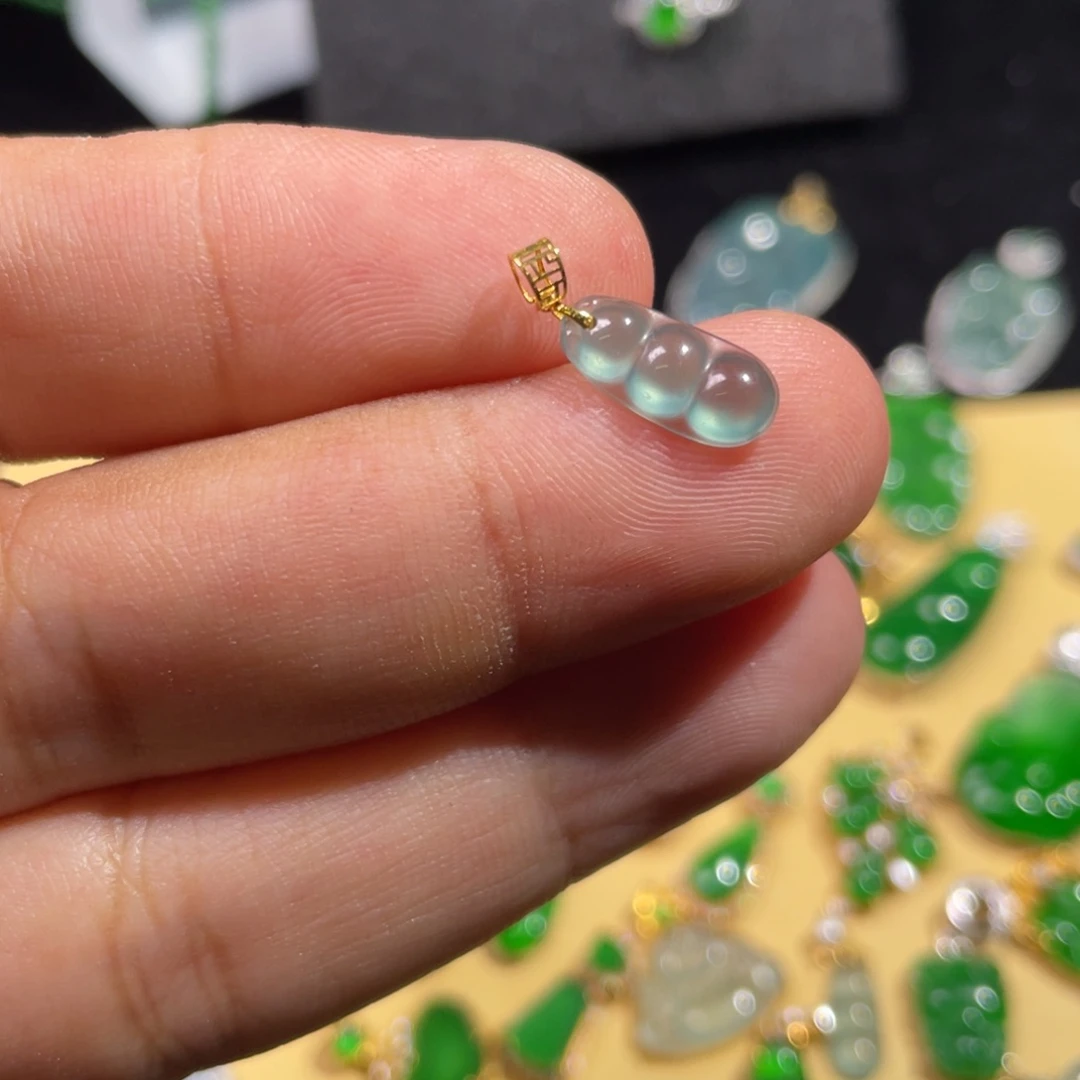 翡翠18K金镶嵌颈饰翡翠