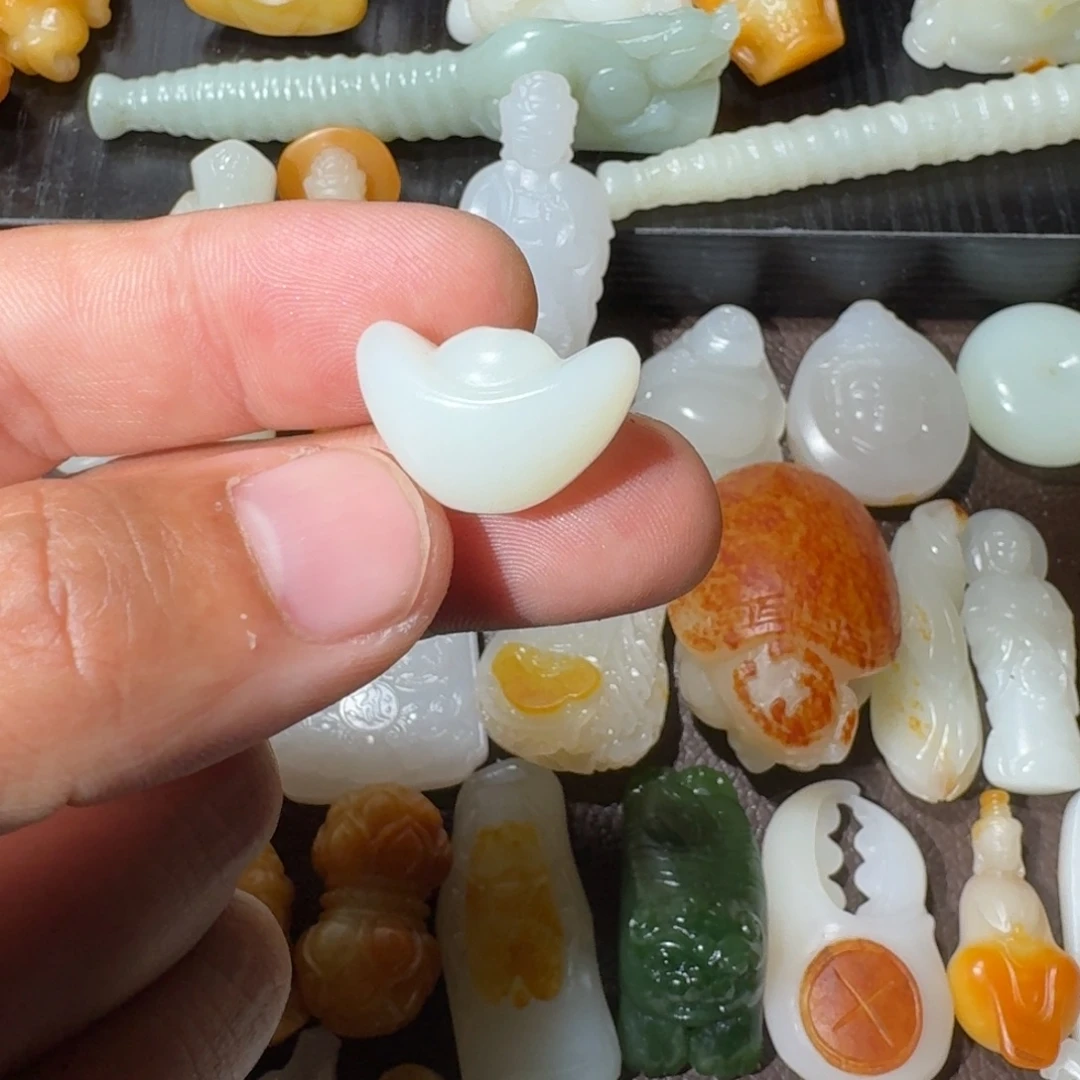 宝***马和田玉未镶嵌挂件