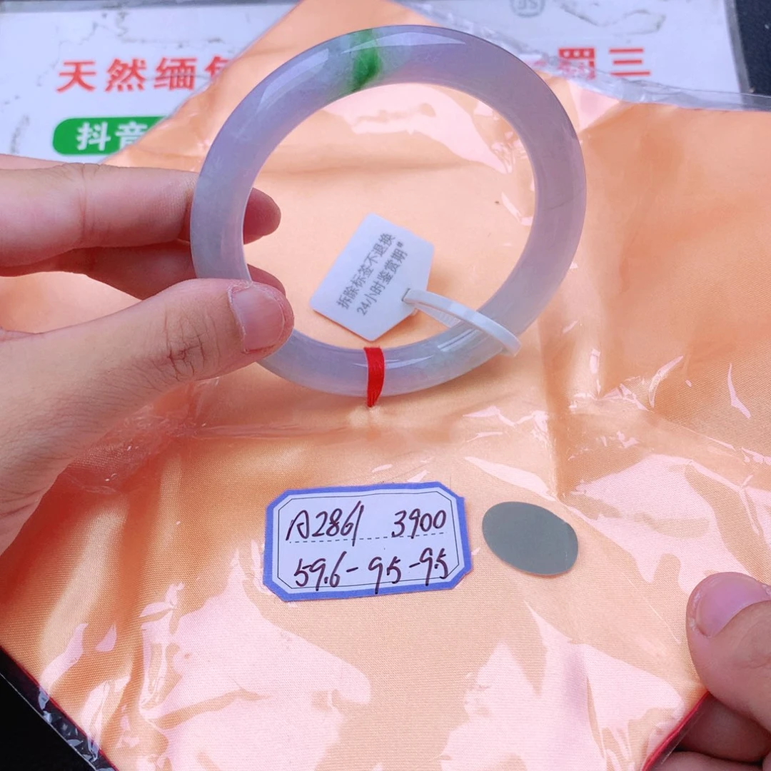 翡翠手镯未镶嵌翡翠