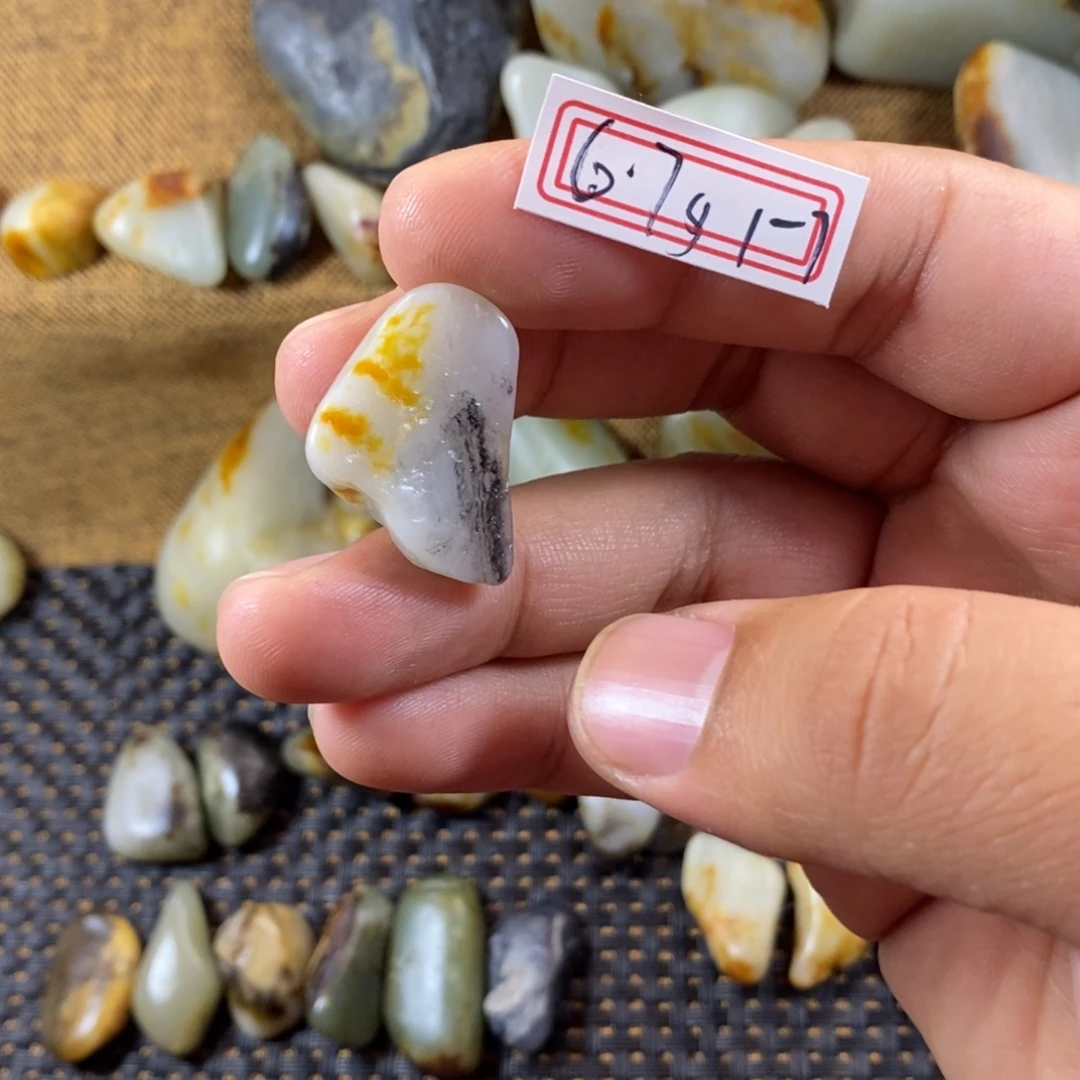 和田玉（糖玉）未镶嵌挂件