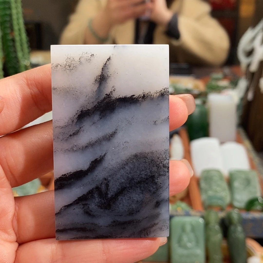 鹿***三和田玉未镶嵌颈饰